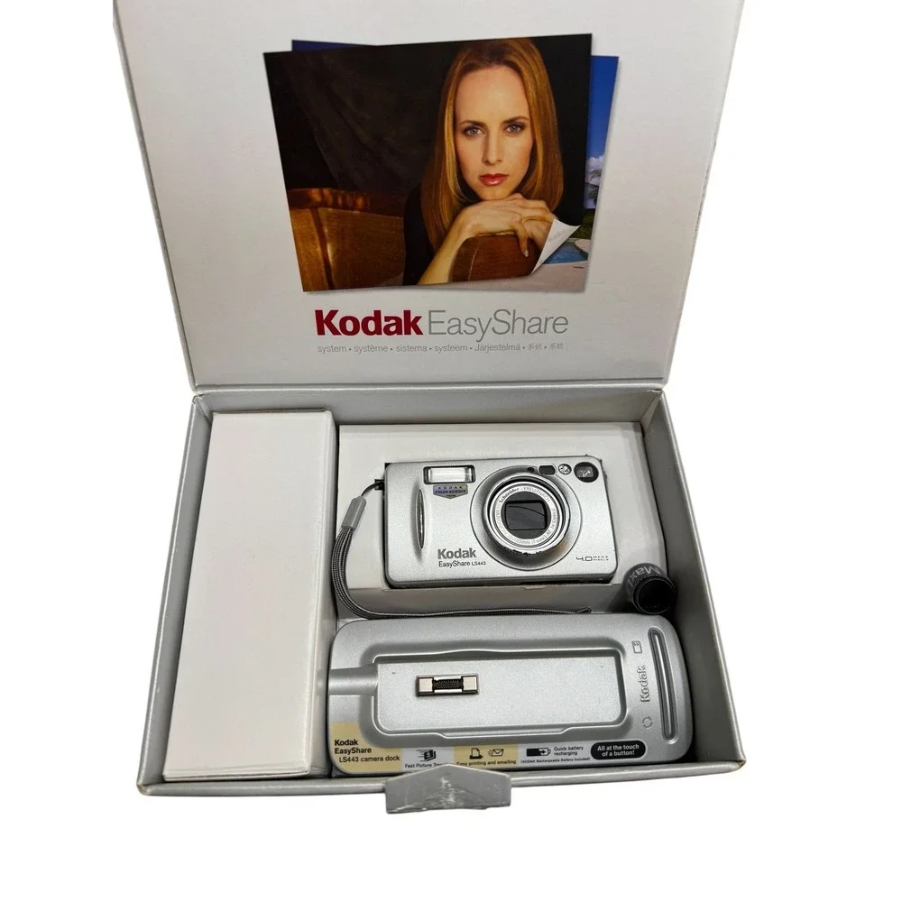 Kodak EasyShare LS443 Digital Camera 4.0MP 3x‎ Optical Zoom Silver with Dock Box